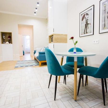 Apartment On Mosyazhna Street 4 リヴィウ エクステリア 写真